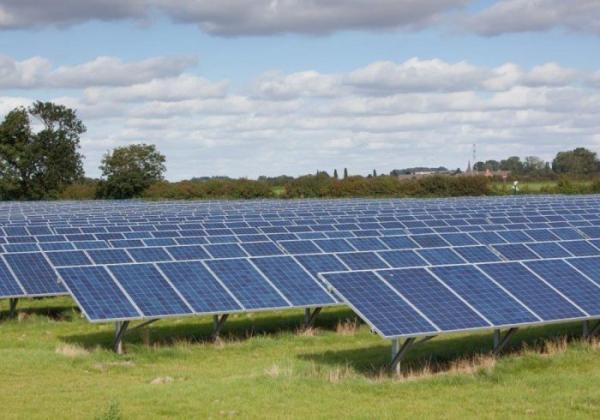 Solar-Farm_RW_small-700x490.jpg